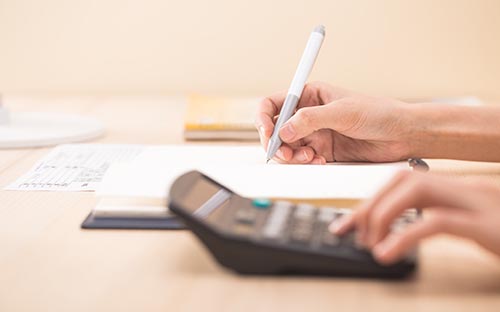 成人高考藥學(xué)類可以報考哪些學(xué)校？