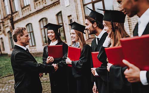 本科必須參加成人高考嗎？