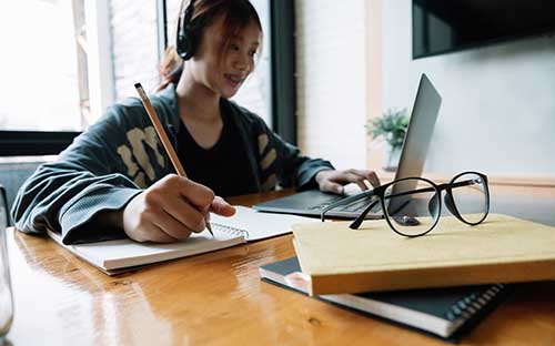 成人高考報(bào)名流程是怎樣的？費(fèi)用是多少？