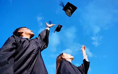 成人高考報(bào)名剛畢業(yè)有優(yōu)勢(shì)嗎？可以考研究生嗎？