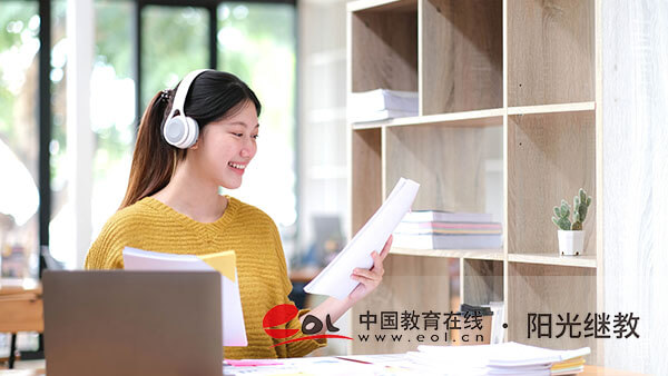 成人高考報(bào)名麻煩嗎？允許異地考嗎？