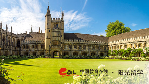 美國配飾設(shè)計(jì)專業(yè)研究生留學(xué)費(fèi)用是多少錢 美國配飾設(shè)計(jì)專業(yè)研究生留學(xué)費(fèi)用是多少錢