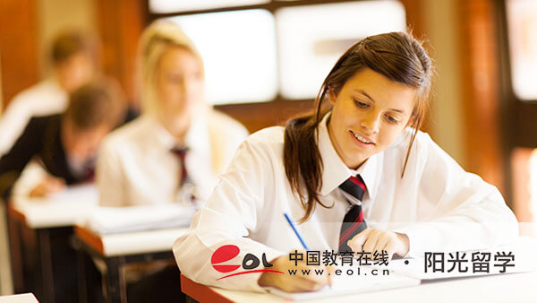 加拿大平面/視覺傳達(dá)設(shè)計(jì)專業(yè)本科留學(xué)費(fèi)用多少錢