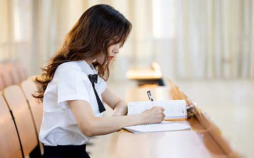 自考法律專業(yè)本科如何報名？考哪些內(nèi)容？