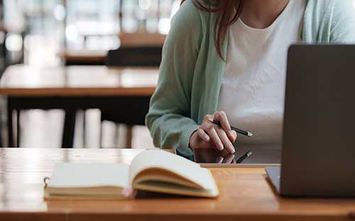 自考的優(yōu)勢有哪些？本科生報(bào)名能免考嗎？